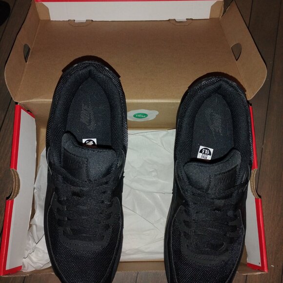 Men's 10 1/2 black on black Air Max 90s - Picture 4 of 8